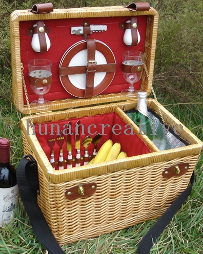 Willow Picnic basket For 2 Persons Use