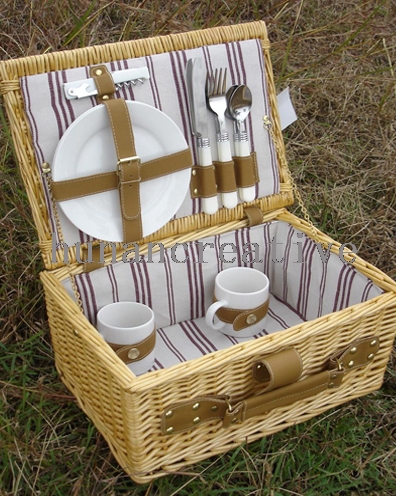 Willow Picnic basket For 2 Persons Use