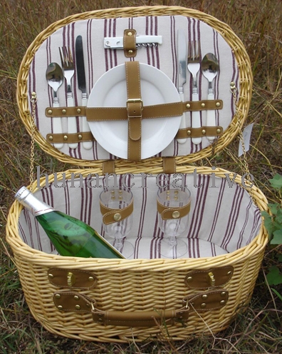 Willow Picnic basket For 2 Persons Use