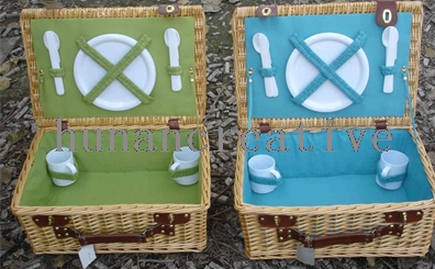 Willow Picnic basket For 2 Persons Use