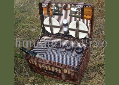 Willow Picnic basket For 4 Persons Use