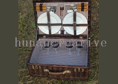 Willow Picnic basket For 4 Persons Use