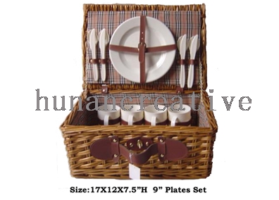 Willow Picnic basket For 4 Persons Use