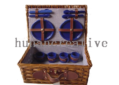 Willow Picnic basket For 4 Persons Use