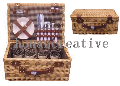 Willow Picnic basket For 4 Persons Use