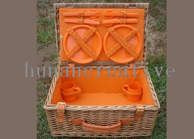 Willow Picnic Basket For 4 Persons Use