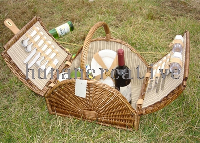 Willow Picnic Basket For 4 Persons Use