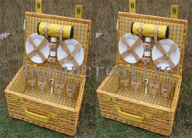 Willow Picnic Basket For 4 Persons Use