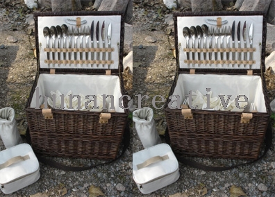 Willow Picnic Basket For 4 Persons Use