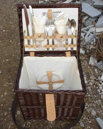 Willow Picnic basket For 2 Persons Use