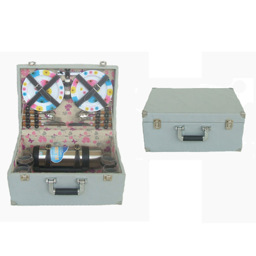 Wooden Picnic Basket for 4 persons